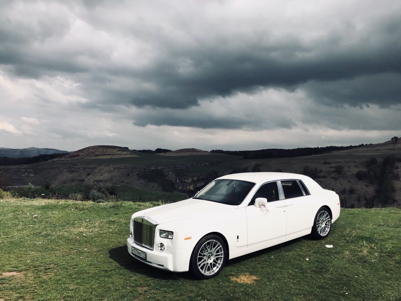 Аренда Rolls-Royce Phantom представительского класса с водителем в  Ставрополе по цене от 6000 рублей в час | REQCAR.COM